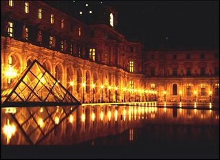 LE LOUVRE by night